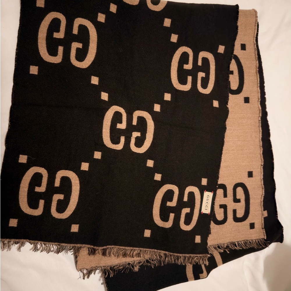 Authentic Gucci Brown/Beige Logo Scarf